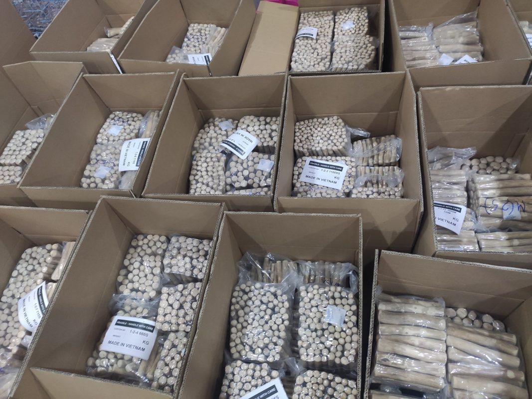 Coffee wood chew toys suppliers offer flexible MOQs