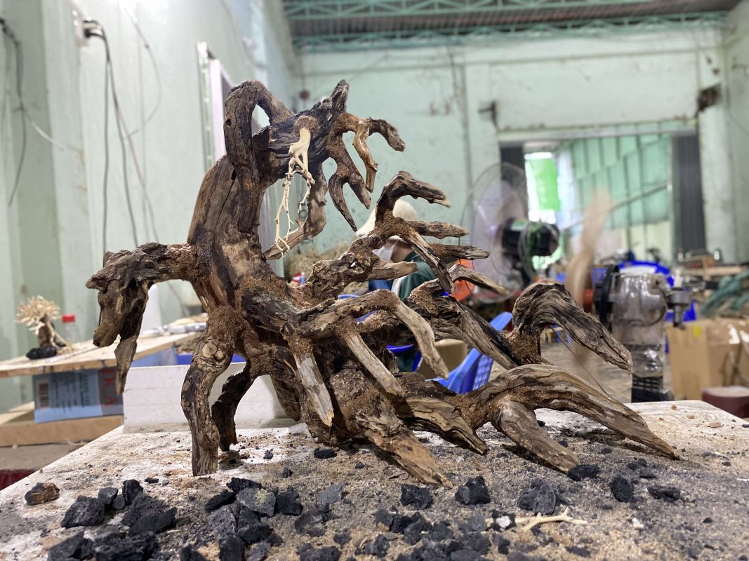 Choosing natural or custom driftwood