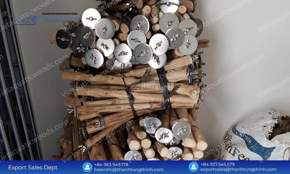 Bundles of natural wood cage perches with stainless steel washers for wholesale pet bird accessories