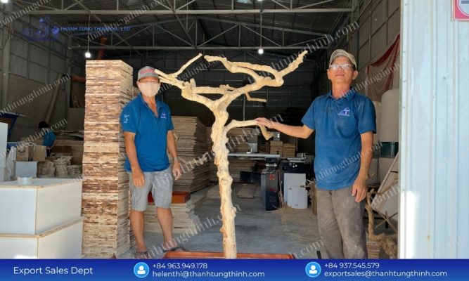 The production team at our factory as a professional Coffee Wood Bird Perch supplier